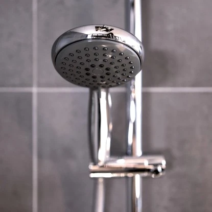 Wenko Duschkopf Basic Grau Kunststoff (ABS), 10 X 10 Cm Grau Chrom 9 Wenko Duschkopf Basic Grau Kunststoff (ABS), 10 X 10 Cm Grau Chrom – Bild 9